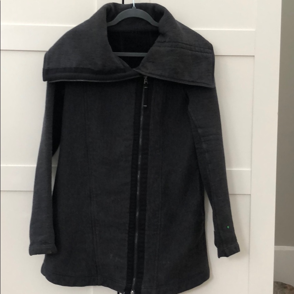 Lululemon size 8